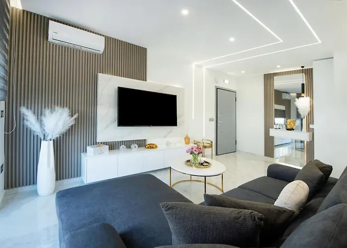 Rhodes Center Luxury Apartment *