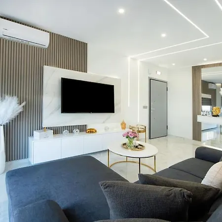 Rhodes Center Luxury Apartment *