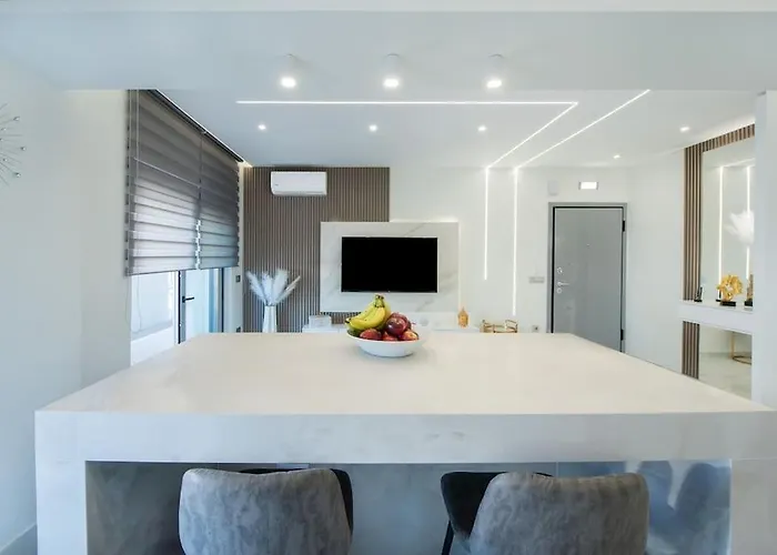 Rhodes Center Luxury