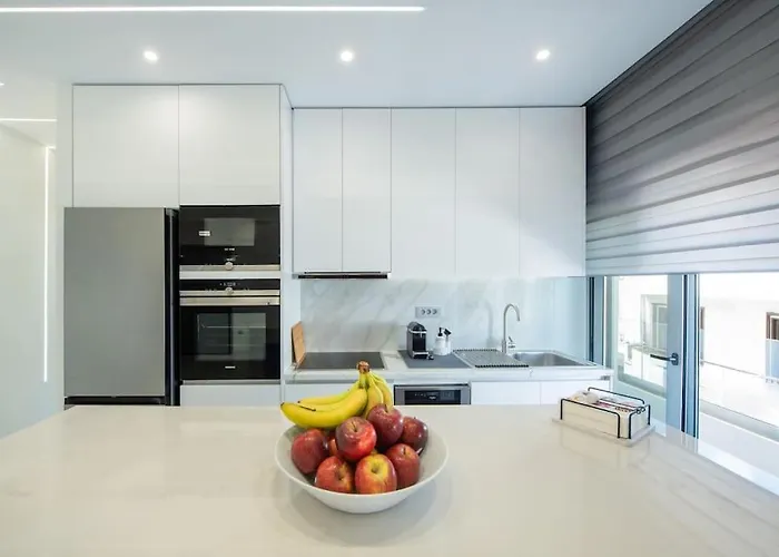 Rhodes Center Luxury *