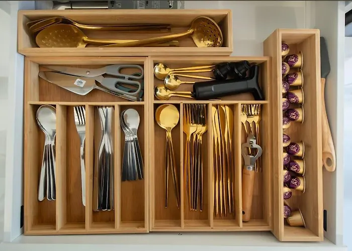 Rhodes Center Luxury *