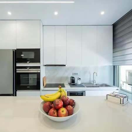 Rhodes Center Luxury *